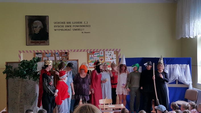 Pedagodzy dali czadu, czyli „Ósemka” na scenie (+ zdjęcia)