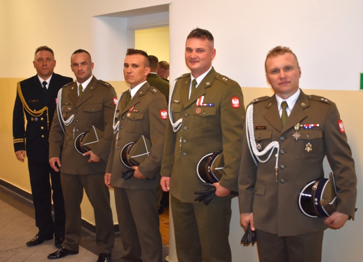 Pierwsi absolwenci Studium Oficerskiego przybyli do 16. Pułku Logistycznego