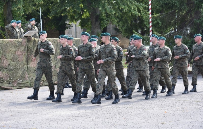 Pierwsi absolwenci Studium Oficerskiego przybyli do 16. Pułku Logistycznego