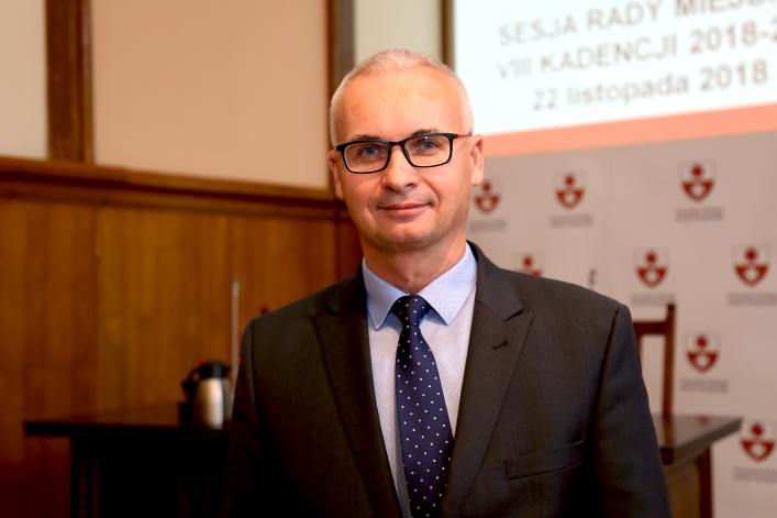 Pierwsza uroczysta sesja nowej Rady Miejskiej w Elblągu. 9 debiutantów