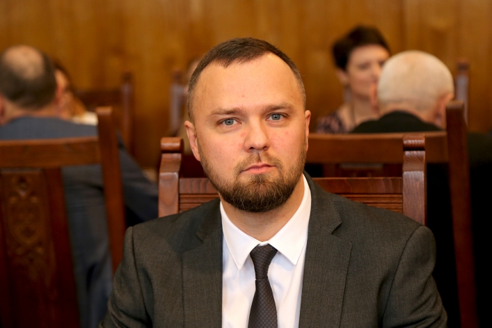 Pierwsza uroczysta sesja nowej Rady Miejskiej w Elblągu. 9 debiutantów