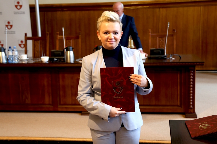 Pierwsza uroczysta sesja nowej Rady Miejskiej w Elblągu. 9 debiutantów