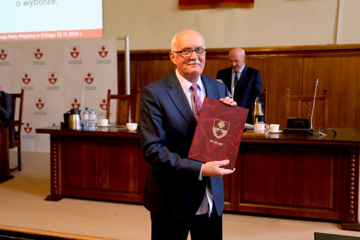 Pierwsza uroczysta sesja nowej Rady Miejskiej w Elblągu. 9 debiutantów