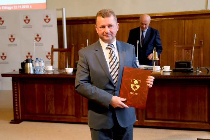 Pierwsza uroczysta sesja nowej Rady Miejskiej w Elblągu. 9 debiutantów