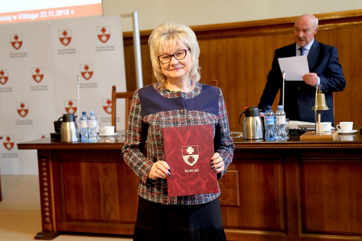 Pierwsza uroczysta sesja nowej Rady Miejskiej w Elblągu. 9 debiutantów