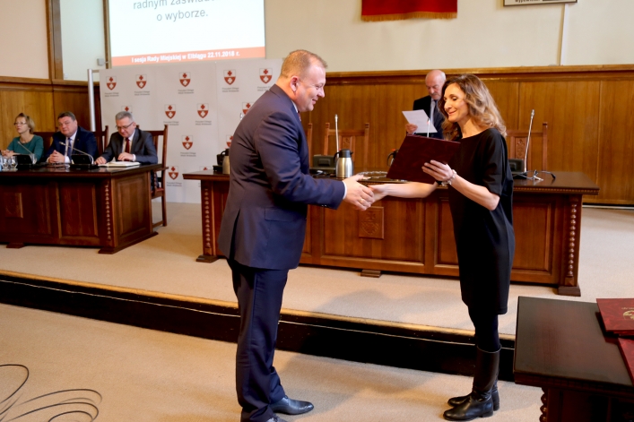 Pierwsza uroczysta sesja nowej Rady Miejskiej w Elblągu. 9 debiutantów