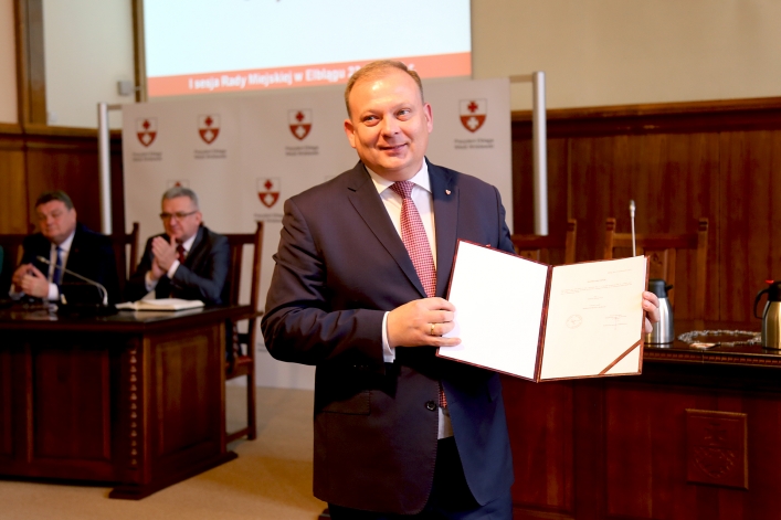Pierwsza uroczysta sesja nowej Rady Miejskiej w Elblągu. 9 debiutantów