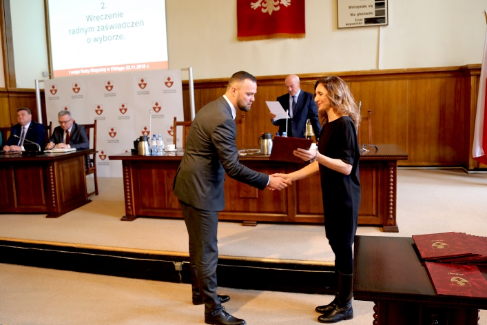 Pierwsza uroczysta sesja nowej Rady Miejskiej w Elblągu. 9 debiutantów