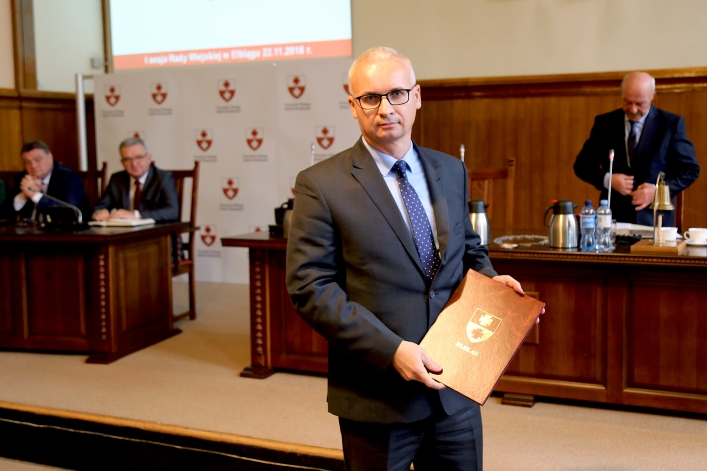 Pierwsza uroczysta sesja nowej Rady Miejskiej w Elblągu. 9 debiutantów