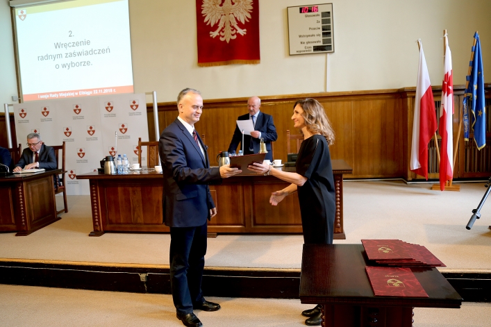 Pierwsza uroczysta sesja nowej Rady Miejskiej w Elblągu. 9 debiutantów