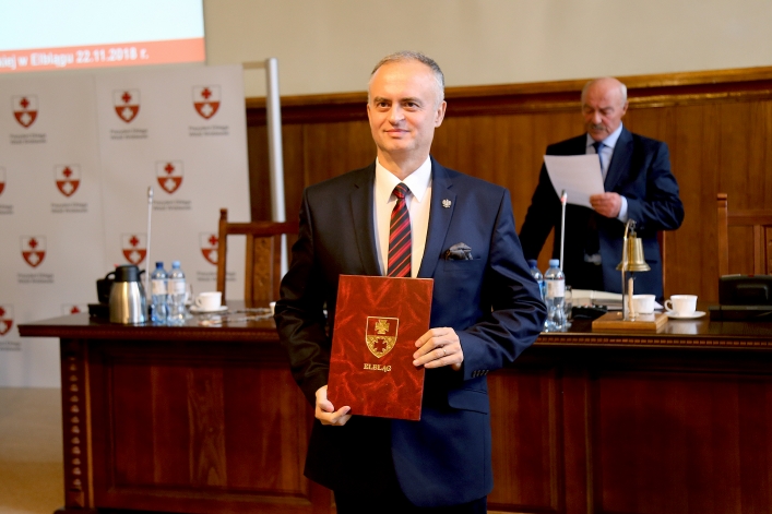 Pierwsza uroczysta sesja nowej Rady Miejskiej w Elblągu. 9 debiutantów