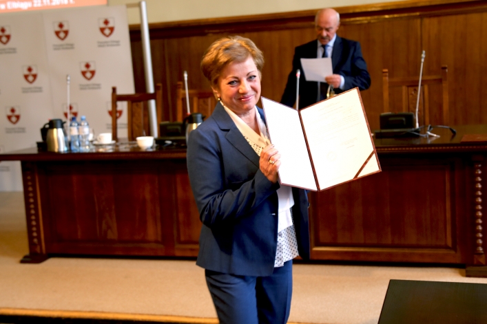 Pierwsza uroczysta sesja nowej Rady Miejskiej w Elblągu. 9 debiutantów