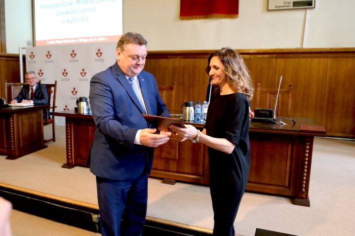 Pierwsza uroczysta sesja nowej Rady Miejskiej w Elblągu. 9 debiutantów
