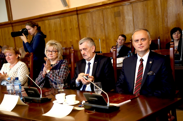 Pierwsza uroczysta sesja nowej Rady Miejskiej w Elblągu. 9 debiutantów