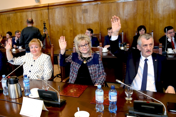 Pierwsza uroczysta sesja nowej Rady Miejskiej w Elblągu. 9 debiutantów