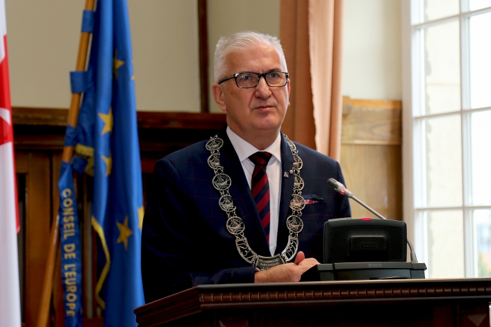 Pierwsza uroczysta sesja nowej Rady Miejskiej w Elblągu. 9 debiutantów