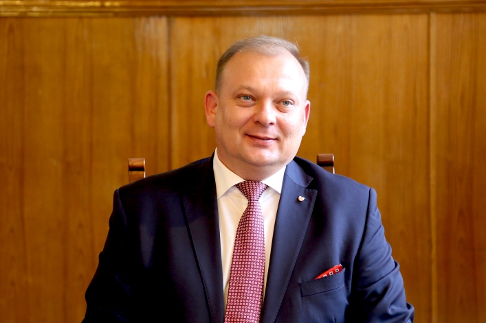 Pierwsza uroczysta sesja nowej Rady Miejskiej w Elblągu. 9 debiutantów
