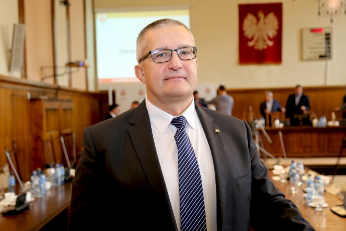 Pierwsza uroczysta sesja nowej Rady Miejskiej w Elblągu. 9 debiutantów