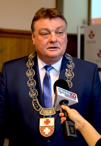 Pierwsza uroczysta sesja nowej Rady Miejskiej w Elblągu. 9 debiutantów