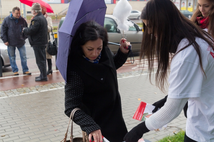 Piknik i konferencja w deszczu. Zjednoczona Lewica prezentuje kandydatów