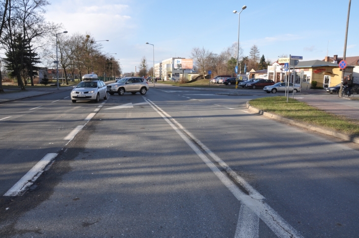 Pił, prowadził i uderzył w autobus