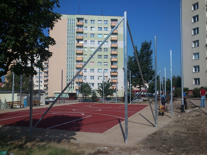 Plac zabaw na ul.Brzeskiej prawie gotowy. Kolejny na ul.Robotniczej