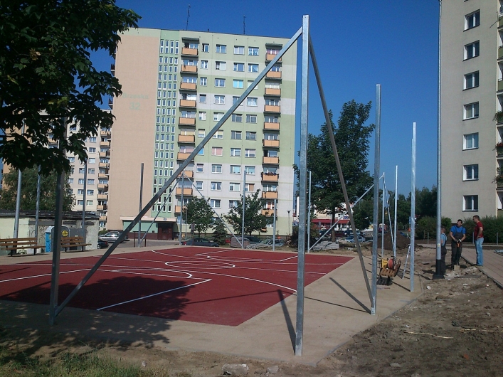 Plac zabaw na ul.Brzeskiej prawie gotowy. Kolejny na ul.Robotniczej