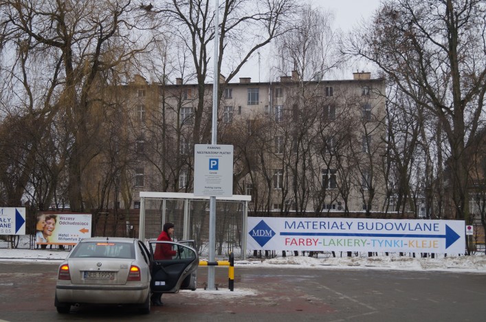 Płatny parking sklepu Biedronka przy ul. Żeromskiego. Utrudnienie dla kierowców?