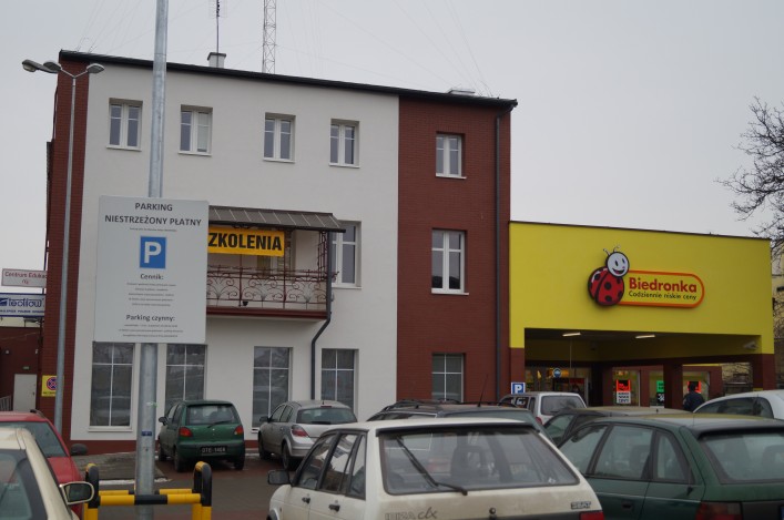 Płatny parking sklepu Biedronka przy ul. Żeromskiego. Utrudnienie dla kierowców?