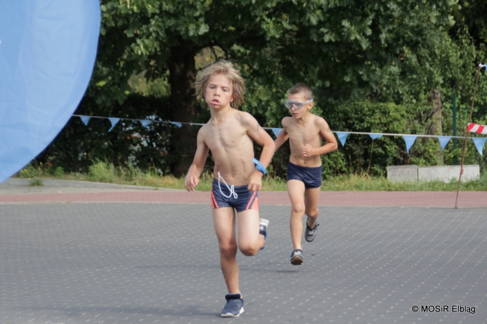 Pływali i biegali w pierwszym elbląskim Aquathlonie 