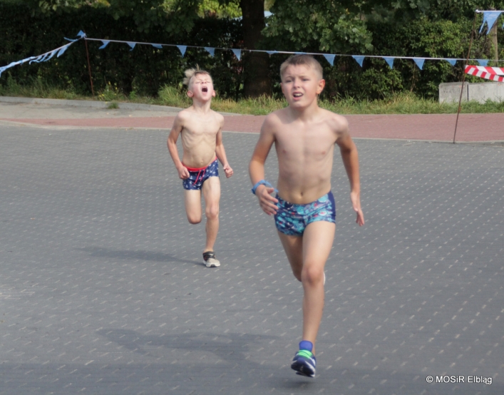 Pływali i biegali w pierwszym elbląskim Aquathlonie 