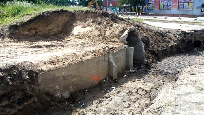 Podczas prac budowlanych odkopano pozostałości bunkra 
