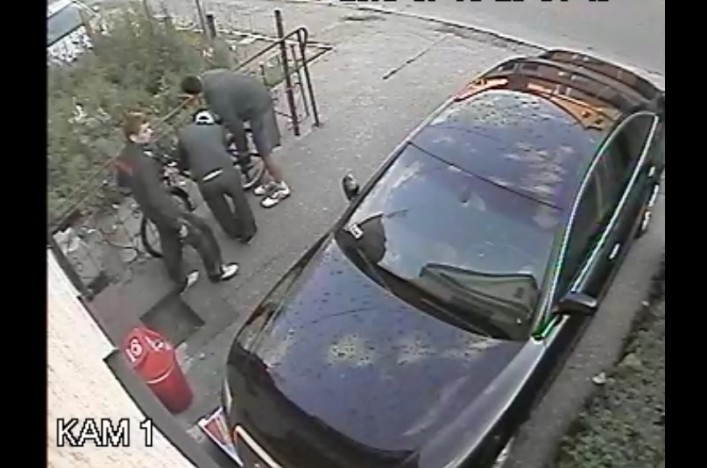 Podejrzani o kradzież roweru nagrani przez monitoring