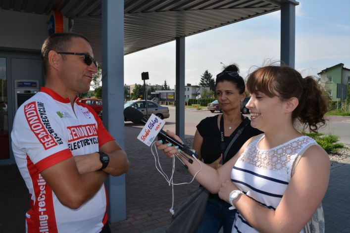 Podróżnik Dominik Dobrowolski spotkał się z elblążanami przy "Biedronce" (+ zdjęcia)