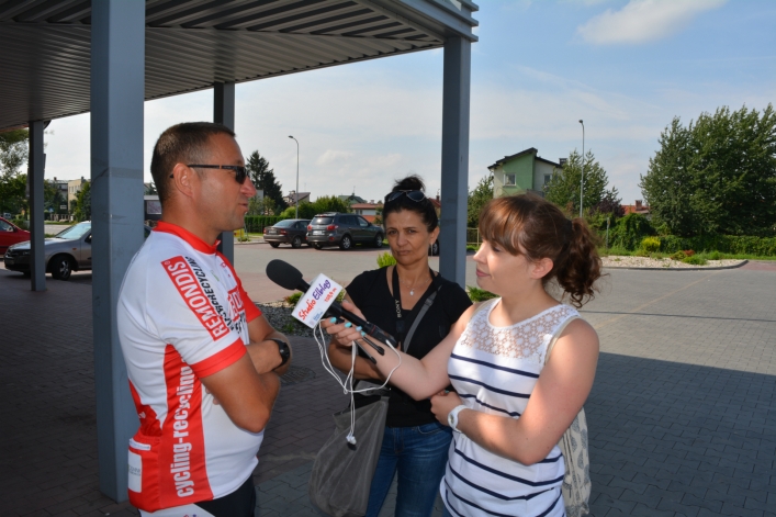 Podróżnik Dominik Dobrowolski spotkał się z elblążanami przy "Biedronce" (+ zdjęcia)