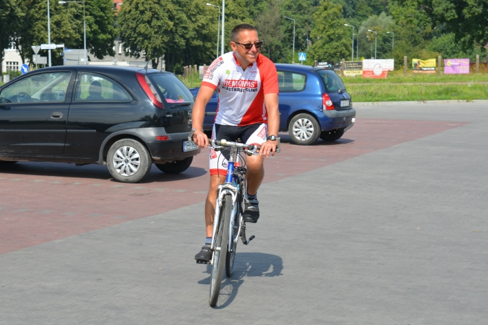 Podróżnik Dominik Dobrowolski spotkał się z elblążanami przy "Biedronce" (+ zdjęcia)