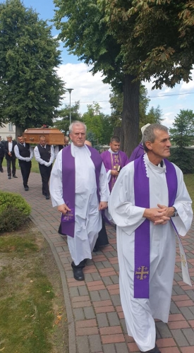 Pogrzeb księdza Bogdana Rusinowskiego, honorowego obywatela gminy Elbląg (+zdjęcia)