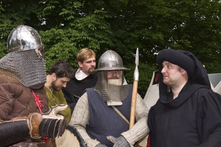 Pokazy walki, gry i zabawy strzeleckie. Frombork zaprasza do siebie