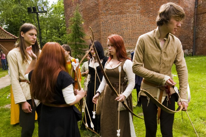 Pokazy walki, gry i zabawy strzeleckie. Frombork zaprasza do siebie