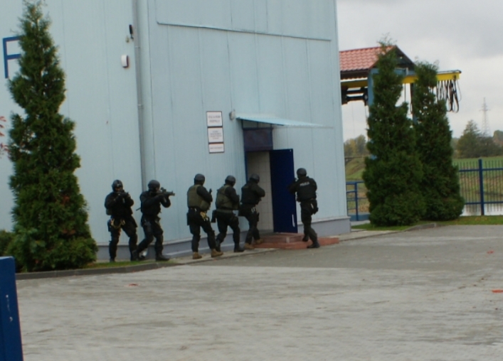 Policja i antyterroryści w akcji. Spokojnie, to tylko ćwiczenia