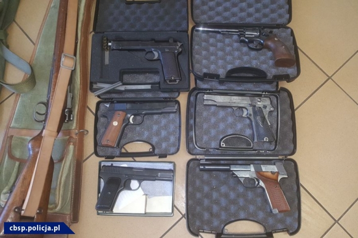 Policja zlikwidowała nielegalny arsenał broni palnej (+ zdjęcia)