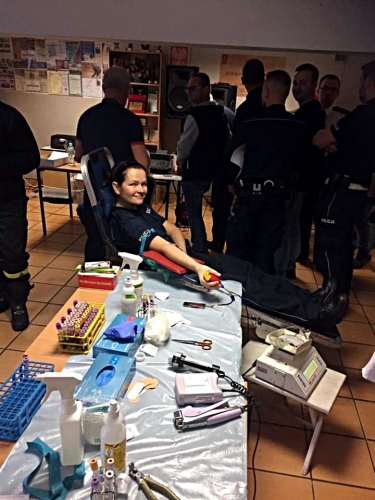 Policjanci, strażacy, uczniowie honorowo oddawali krew w Godkowie