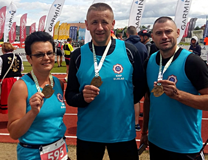 Policjanci z Elbląga zajęli II miejsce w Firmowych Mistrzostwach Sztafet Garmin Iron Triathlon Stężyca 2018!