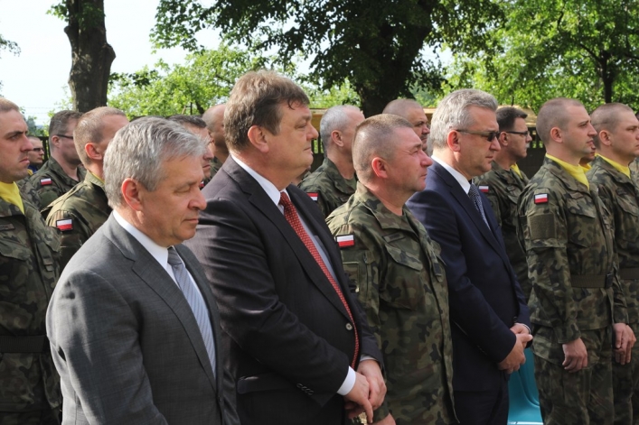 Polowa msza święta na terenie Dowództwa 16 PDZ