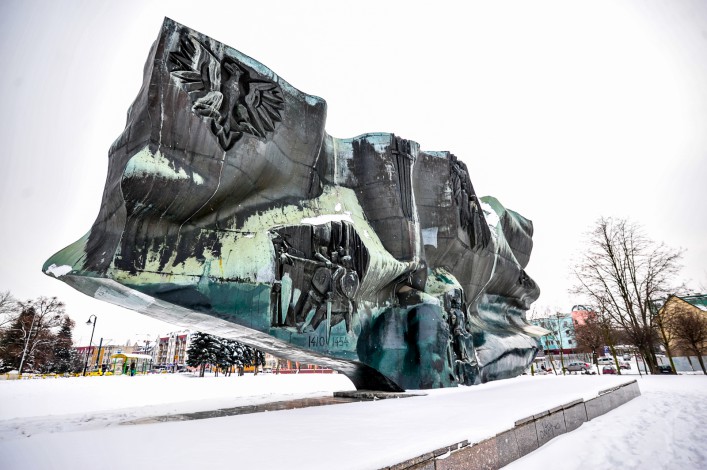 Pomnik Odrodzenia. Wstydliwa pamiątka czy element historii miasta?