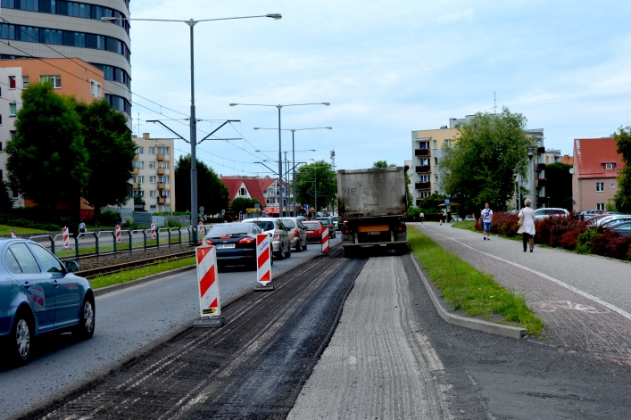 Ponad tydzień temu zdzierali stary asfalt. Jeszcze nie zakończyli prac