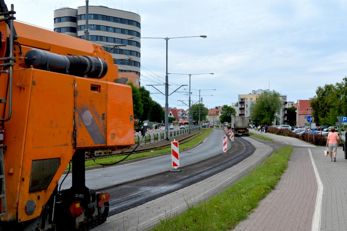 Ponad tydzień temu zdzierali stary asfalt. Jeszcze nie zakończyli prac