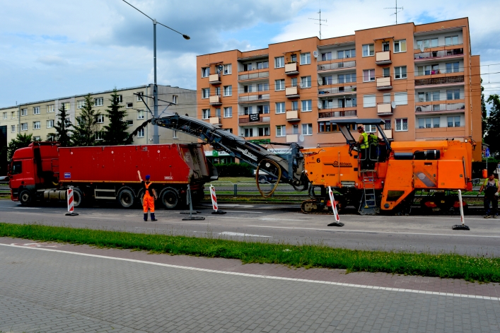 Ponad tydzień temu zdzierali stary asfalt. Jeszcze nie zakończyli prac