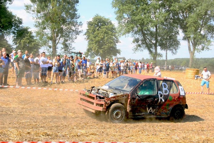 Poseł z okręgu elbląskiego sponsorem niecodziennych wyścigów. Zobacz fotorelację 