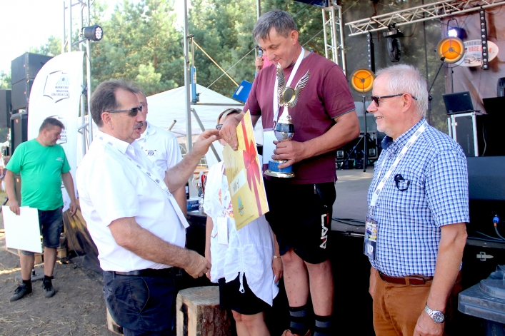 Poseł z okręgu elbląskiego sponsorem niecodziennych wyścigów. Zobacz fotorelację 